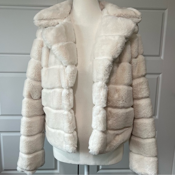 Blank NYC Faux Fur Cream Cropped Jacket Coat Short Winter Warm Elegant Chic XS - Picture 3 of 8